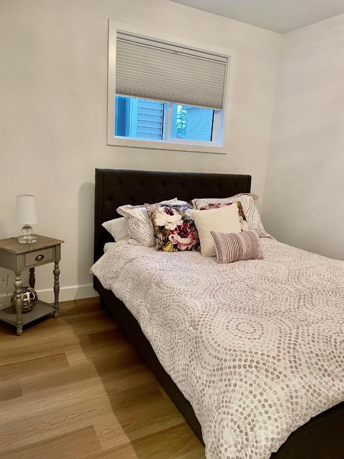 Adorable 1 Bedroom Suite- A Skip To Galloping Goose Victoria Exterior foto